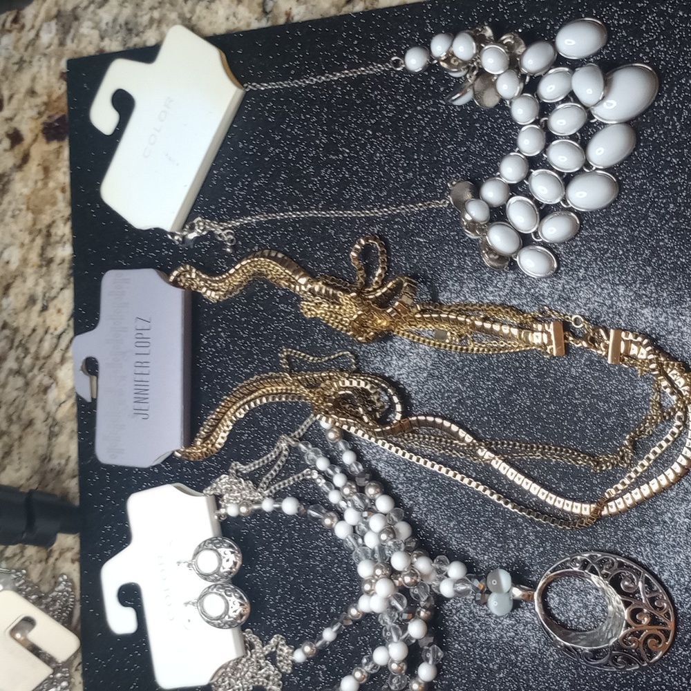 Women's fashion necklaces